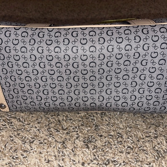 Guess tote - Picture 9 of 9